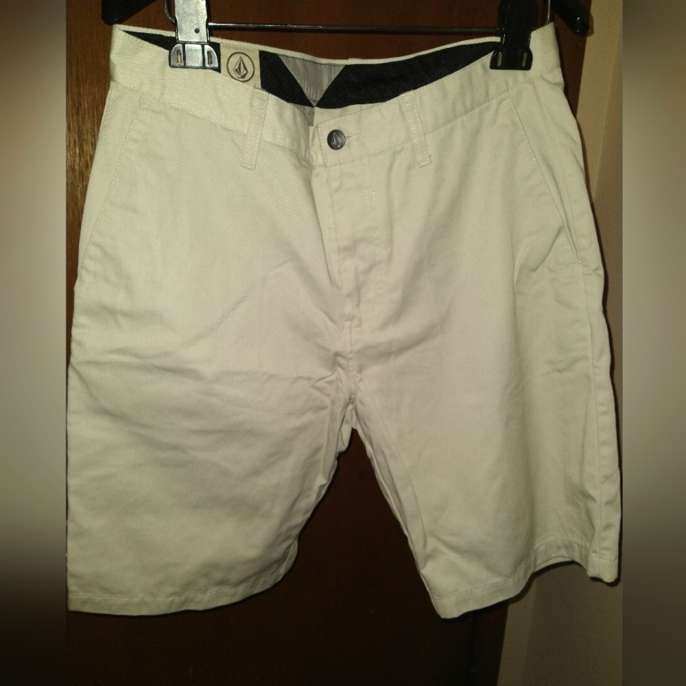 Volcom chino shorts 32